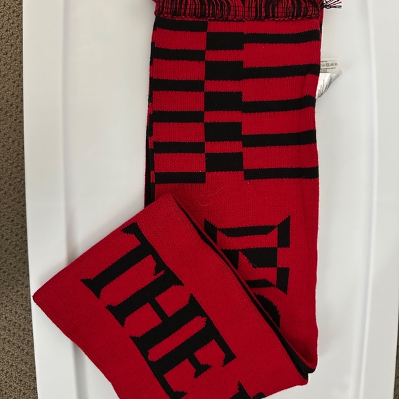 Hope on the Stage scarf - Picture 3 of 3